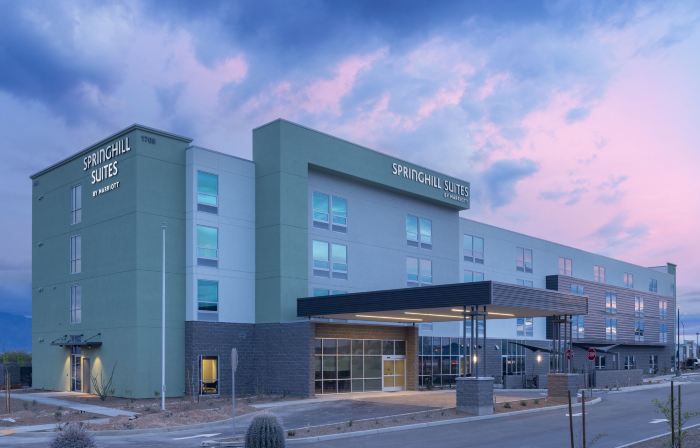 SpringHill Suites套房飯店圖森The Bridges