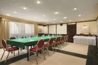 Ramada by Wyndham Bahrain - Bar
