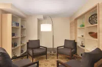 كانتري إن آند سويتس باي راديسون، بيجون فورج ساوث، تي إن فنادق في بيجون فورج