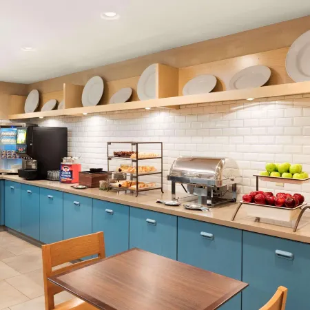 Country Inn & Suites by Radisson, Cedar Rapids Airport, IA