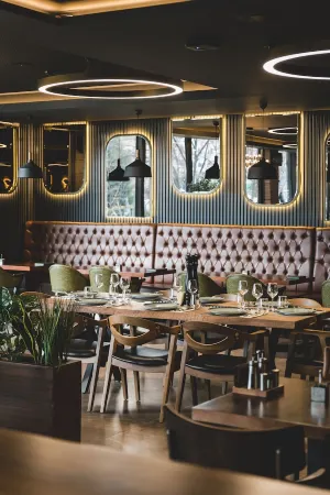 Bristol Hotel Podgorica Отели рядом с достопримечательностью «Собор Воскресения Христова»