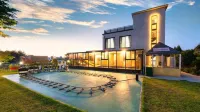 Daebudo Camellia Pool Villa - Bungalows