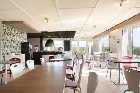 Campanile Dole Отели в г. Шоссен