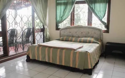 Villa Bougenville 2 Blok D8 (Villa Syariah) Hotels in Palasari