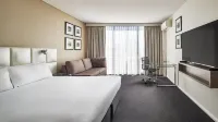 Holiday Inn Warwick Farm Hotels in Villawood