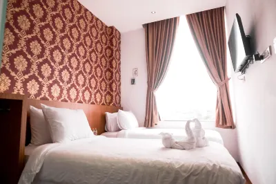 King's Palace Mitra RedDoorz Hotels in D A R A T