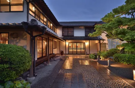 Oama Onsen Nakoikan Отели рядом с достопримечательностью «一本楠»