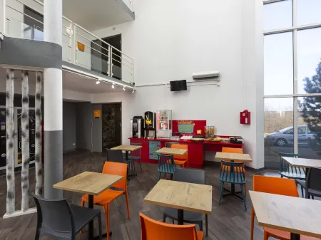 Hotelf1 Longwy Отели в г. Одэн-ле-Тиш