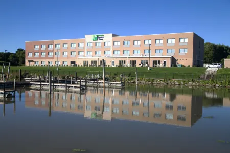 Holiday Inn Express & Suites Port Huron Отели в г. Порт-Гурон
