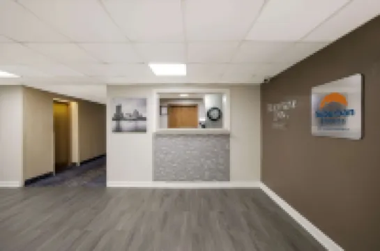 Suburban Studios Milwaukee Airport