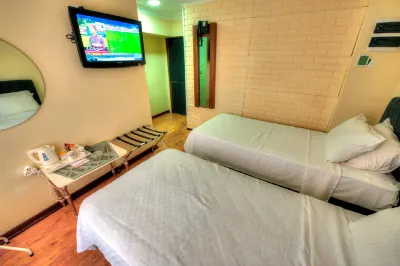 Red Green Hotel Hotels near African Savannah