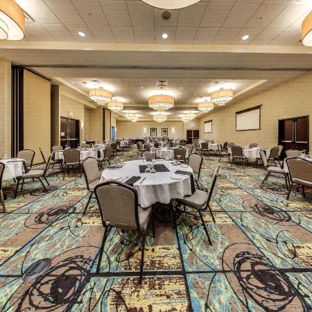 Holiday Inn & Suites EDMONTON ARPT - CONFERENCE CTR by IHG