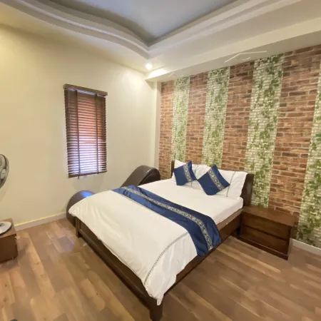 Rose Hotel