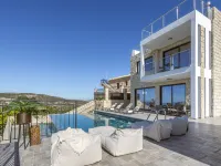 3-Bdr Villa with Stunning Infinity Pool - 홈스테이