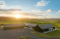 Te Karaka Lodge Hotels in Waikaretu