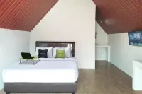 Urbanview Hotel Nerine's Glamping Village Cipanas by RedDoorz Hotel dekat Curug Ngebul Cianjur Selatan