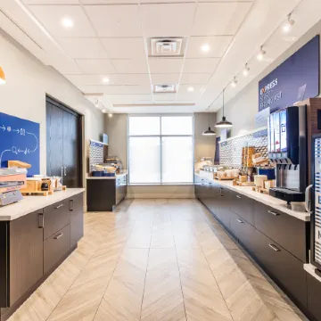 Holiday Inn Express & Suites TORONTO AIRPORT SOUTH by IHG