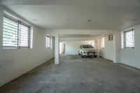 Hotel Arya Grand - Bãi đậu xe