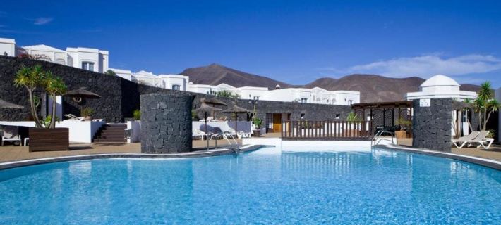 Apartamentos LIVVO Coloradamar Hotels in Yaiza