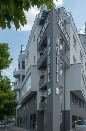 Le Lodge Brit Hotel Strasbourg Zenith Отели в г. Ашенхейм