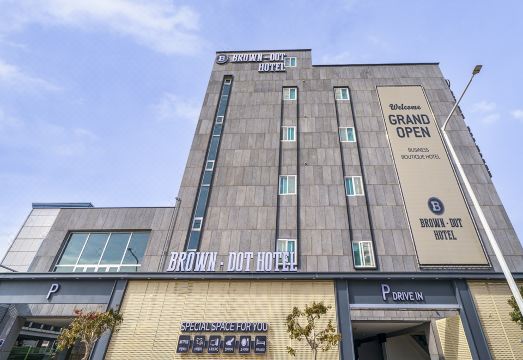 브라운도트 안마의자 객실