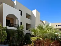 Nami Hotel & Suites