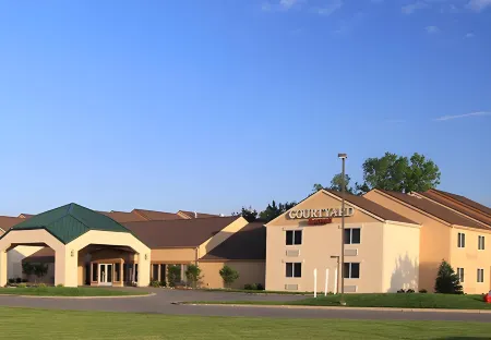 Courtyard Lansing Отели в г. Бат Тауншип