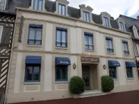 Hôtel-Spa-Piscine le Petit Castel Beuzeville-Honfleur 껑삐늬 호텔