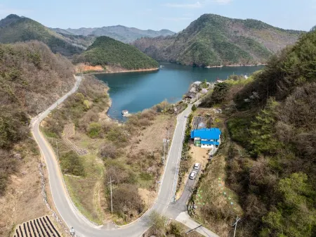 Jecheon Cheongpung Myeongwol Pension