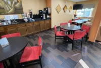 Microtel Inn & Suites by Wyndham Newport News Airport - sarapan