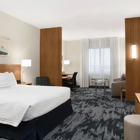 Fairfield Inn & Suites Daytona Beach Speedway/Airport Отели рядом с достопримечательностью «Торговый центр Destination Daytona»