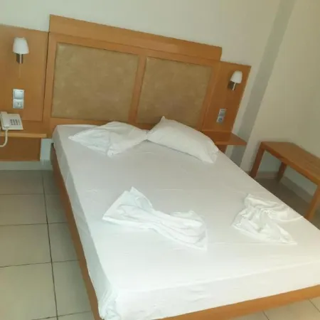 Saint Constantine Hotel Отели в г. Кос