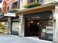 Hotel Serenissima Hotel in zona Targa Commemorativa di Ezra Pound
