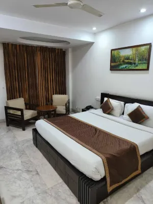 Goroomgo Noida Royal Residency - Bed and Breakfasts