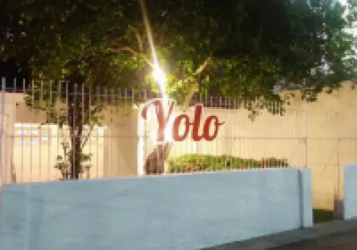 Yolo Hostel Hotel di 