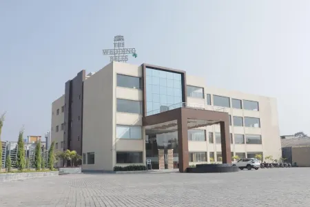 The Wedding Bells Hotel & Resorts Отели рядом с достопримечательностью «Ragdu pul»