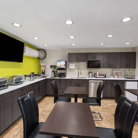 Super 8 by Wyndham Fort McMurray