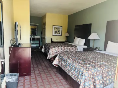 Pearsall Inn and Suites Hotels near Frio Pioneer Jail Museum