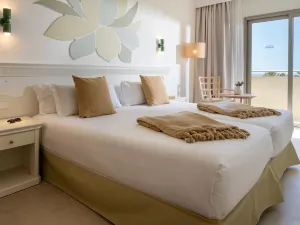 Iberostar Waves Gaviotas Park