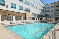 Element Austin Round Rock - Rooftop Pools