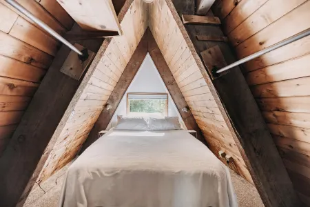 Mt Baker Apt, Pets OK, Wifi and AC