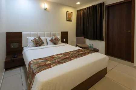 Hotel Kanha Отели рядом с достопримечательностью «View Point at Temple Wall»