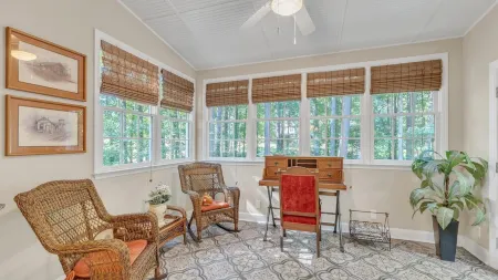 NO CLEANING FEE! - Longer Stay Discounts! Backyard Chickens!