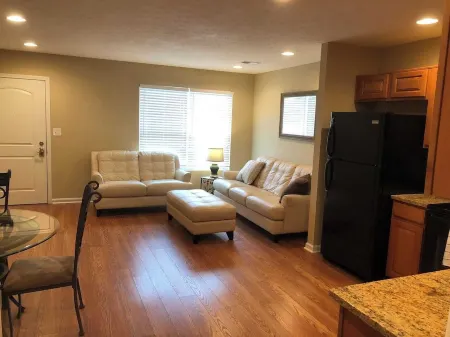 Cozy Quiet apartment in welcoming Elizabethtown with AC, WiFi