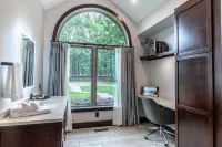Fully Renovated Condo - Sleeps 7!