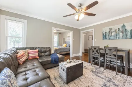 Private Parking/Comfy Bed/25mins to ORD>MDW>DT>HOSP