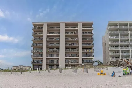 Gorgeous, updated oceanfront Condo with pool - Perdido Key Beach