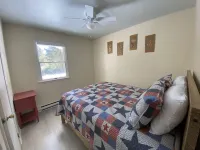 Chalet on the Lake, Boats, Games, Swimming, Fishing, Sunset Views, Private Lake