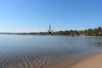 Beautiful waterfront home with private beach. - شاطئ