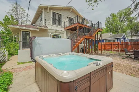 The Hive Downtown: ☀️Hot Tub +🍷Patio + 🔥Fire pit